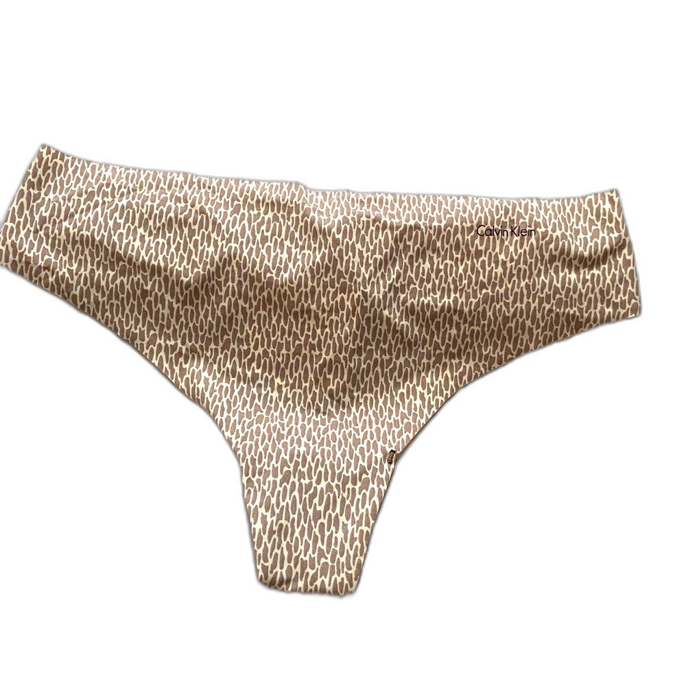 Calvin Klein Invisibles Printed Thong D3507 210 New Panty Size Small Animal